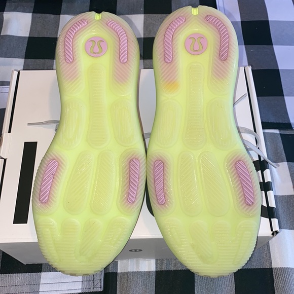 Strongfeel Women's Training Shoe from Lululemon - Picture 3 of 10